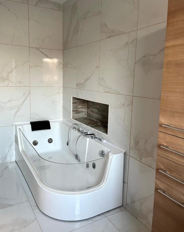 Luxe Apartments Ljutomer Luaran gambar