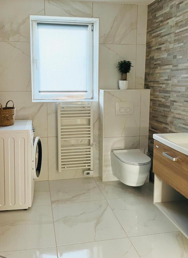 Luxe Apartments Ljutomer Luaran gambar